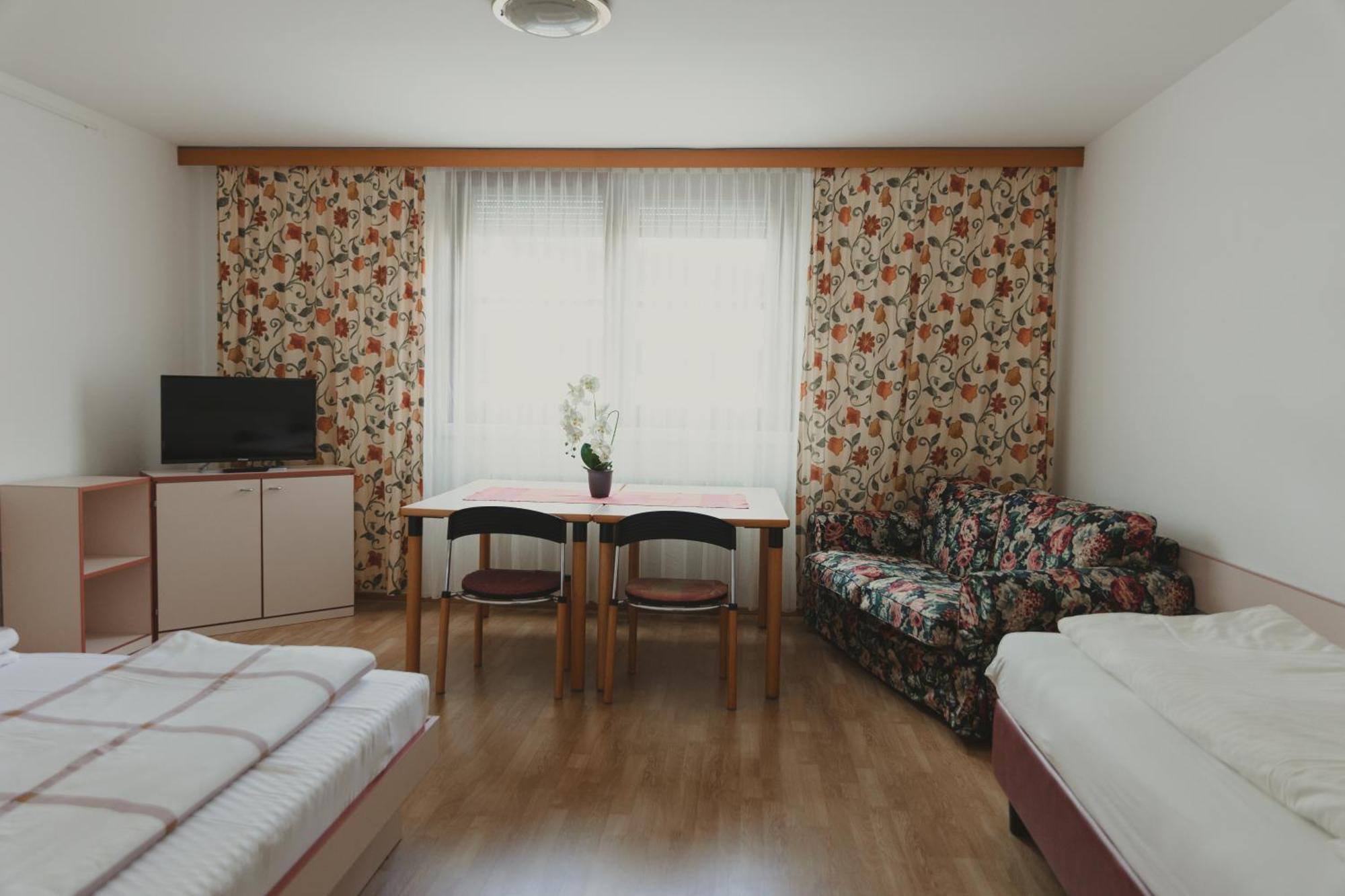 Sommerhotel Karwendel Инсбрук Экстерьер фото