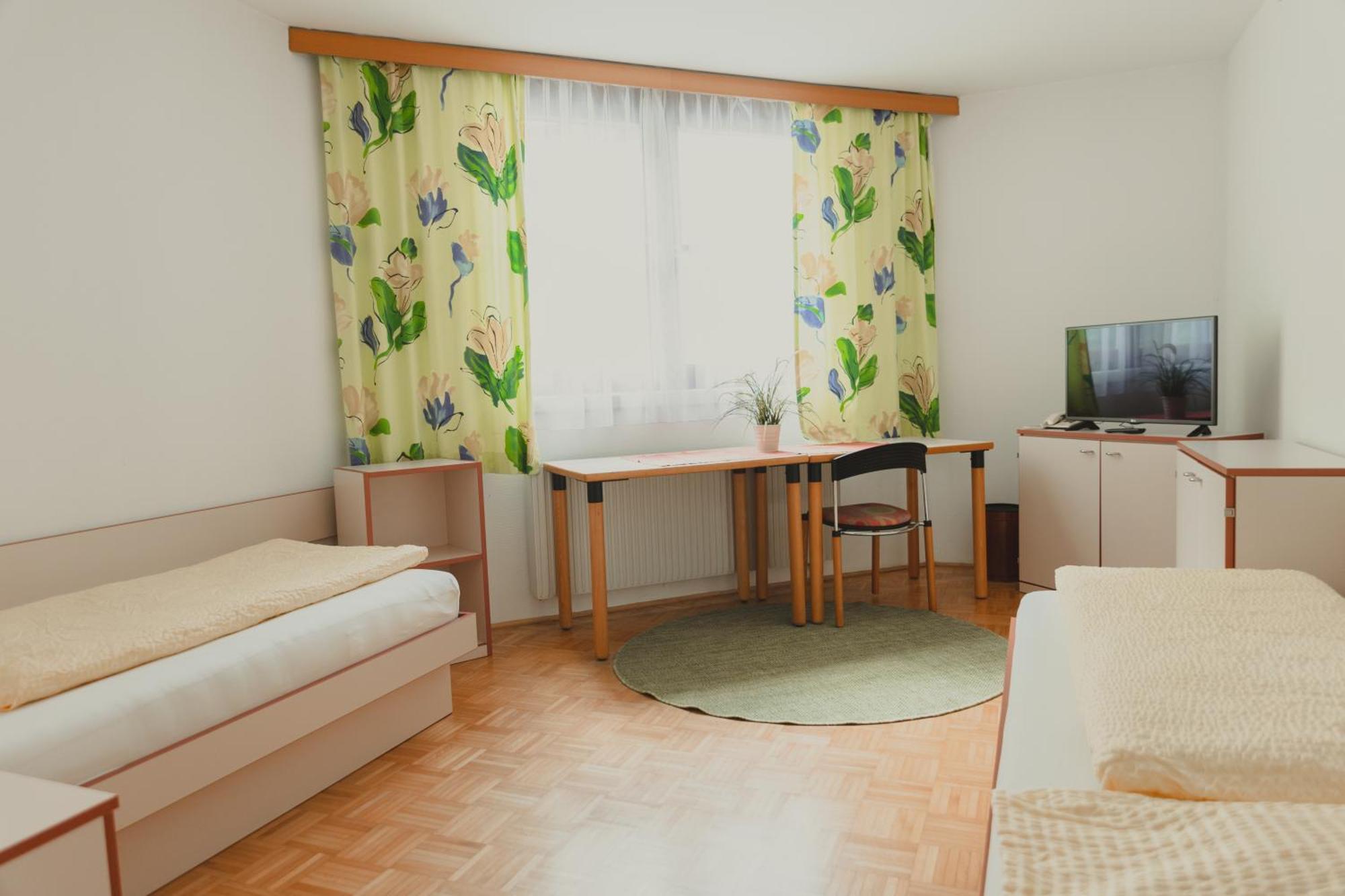 Sommerhotel Karwendel Инсбрук Экстерьер фото