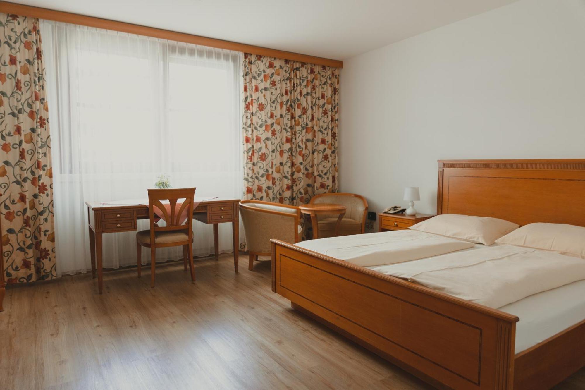 Sommerhotel Karwendel Инсбрук Экстерьер фото