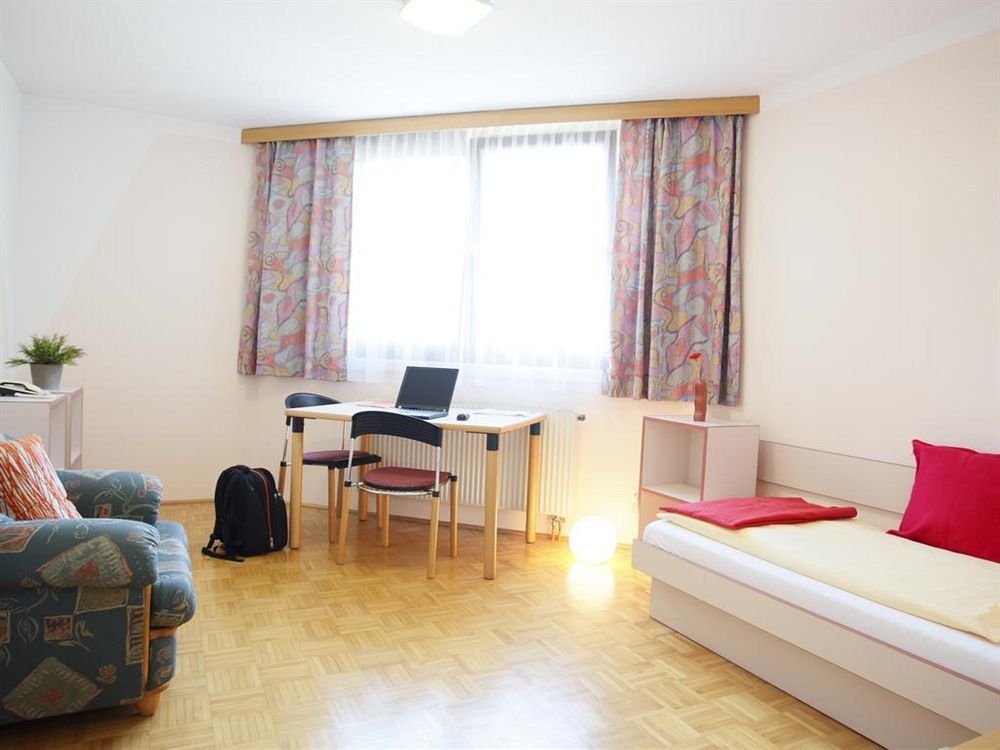 Sommerhotel Karwendel Инсбрук Экстерьер фото